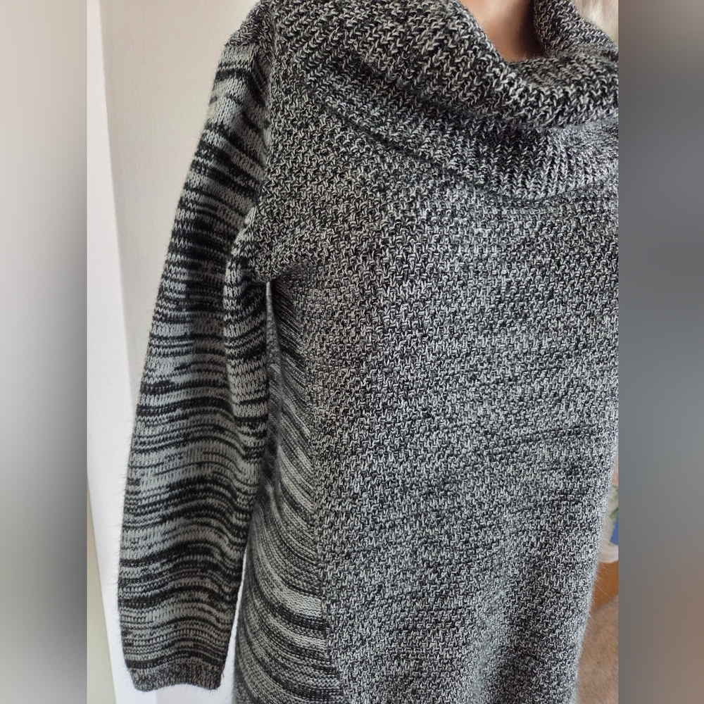 SOLD Womens Black & Gray Marbeled Cowl Neck Sweater Size L - Picture 6 of 7